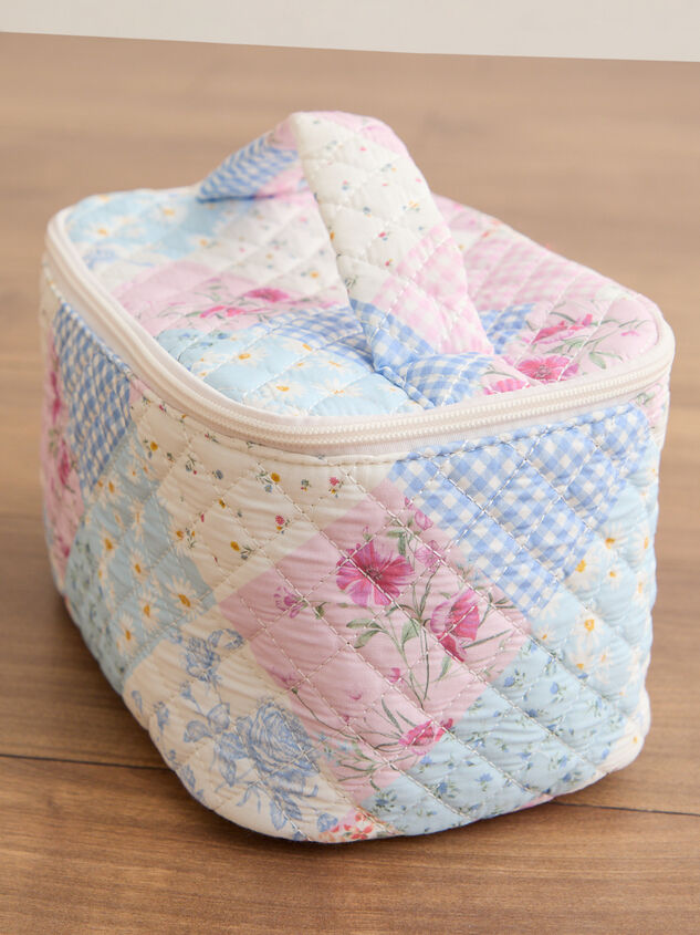 Cecile Quilted Makeup Bag Detail 2 - ALTAR'D STATE KIDS