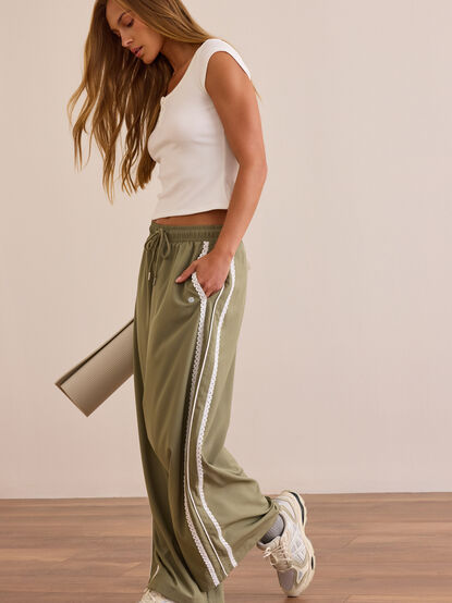 Relay Lace Stripe Pant - AS Kids