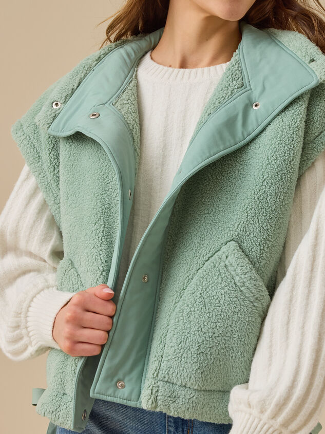 Nina Oversized Sherpa Vest Detail 2 - ALTAR'D STATE KIDS