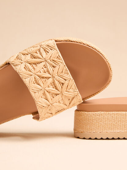 Dolce Vita Scottie Platform Sandal - ALTAR'D STATE KIDS