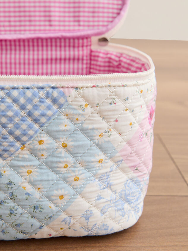 Cecile Quilted Makeup Bag Detail 5 - ALTAR'D STATE KIDS