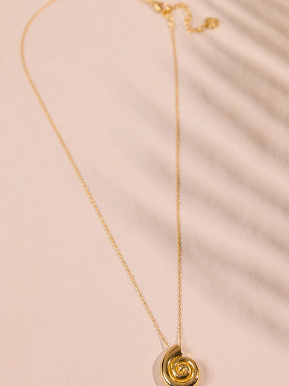 18K Gold Shell Necklace - ALTAR'D STATE KIDS