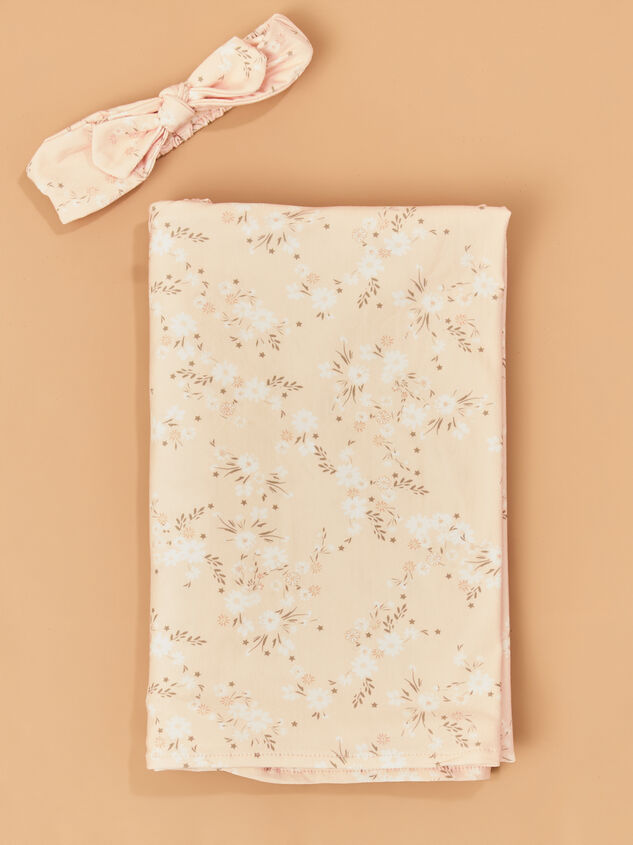 Dolly Daisy Swaddle and Headband Detail 2 - AS Kids