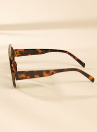 Timeless Tint Sunglasses Detail 4 - ALTAR'D STATE KIDS