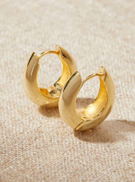 18K Gold Hinge Oval Hoop Detail 2 - ALTAR'D STATE KIDS