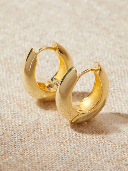 18K Gold Hinge Oval Hoop - ALTAR'D STATE KIDS