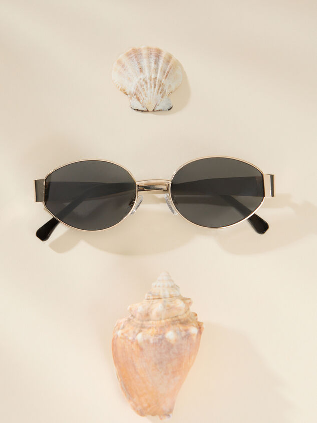 Victory Vintage Sunglasses Detail 3 - ALTAR'D STATE KIDS