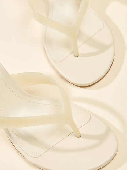 Schutz Rosyln Jelly Thong Sandal - AS Kids