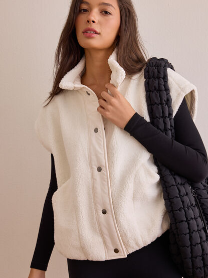 Rally Sherpa Button Vest - AS Kids